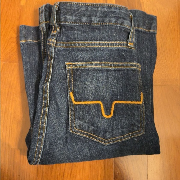 00/30: Jennifer Kimes - Picture 4 of 4